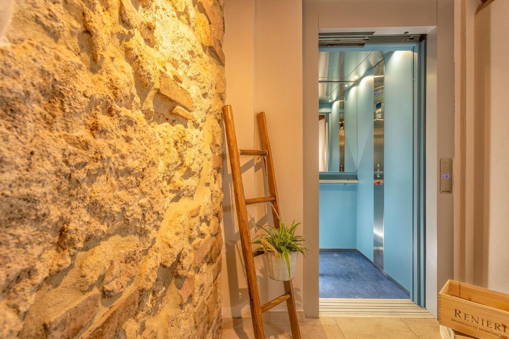 Palazzo Falcinelli Luxury Room In Montepulciano Center With Air Conditioning And Elevator Esterno foto